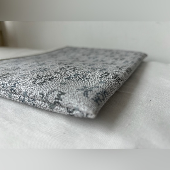 Sale🔥 Authentic MCM Brand New BIG POUCH - Picture 5 of 6